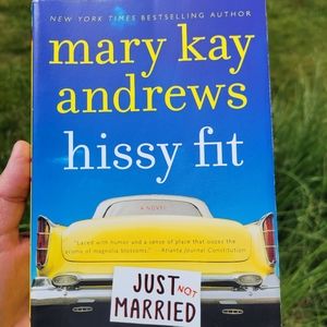Mary Kay Andrews "Hissy Fit" Softcover Book ~ Beach Read ~ Funny ~ FINAL PRICE!